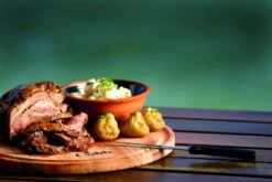 Cobb Pro Houtskoolbarbecue - Zalmrood -Buiten Kamperen Winkel 1267 1900 250y8439 1 1