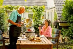 Cobb Pro Premier Air Houtskoolbarbecue - Grijs -Buiten Kamperen Winkel 1267 1900 p1090050 met rook 25