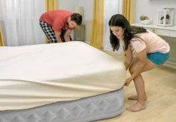 Intex Supreme Air Flow Luchtbed - Eenpersoons - Ingebouwde Elektrische Pomp -Buiten Kamperen Winkel 1320 1900 64488 inuse1 2020 300