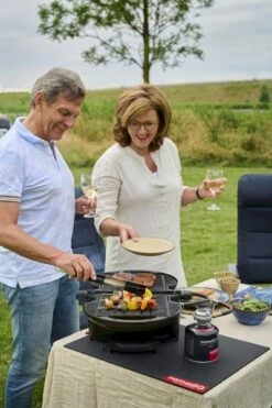 NomadiQ Draagbare Gasbarbecue - Zwart -Buiten Kamperen Winkel 1900 1267 mvd0748 1