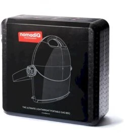 NomadiQ Draagbare Gasbarbecue - Zwart -Buiten Kamperen Winkel 1900 1900 c2vydmljzt1pbwfnzxmmc3jjpwh0dhbzjtnbjtjgjtjgd3d3lm5vbwfkaxfiyneuy29tjtjgd3aty29udgvudcuyrnvwbg9hzhmlmkyymdiwjtjgmdclmkzub21hzglrlwjics1ib3gtms5qcgcmy2fjagvnyxj