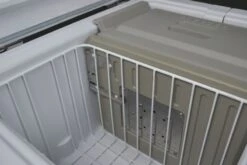 Engel MD60F-C Dual-zone Compressor Koelbox - 57 Liter 5 Engel MD60F-C Dual-zone Compressor Koelbox - 57 Liter -Buiten Kamperen Winkel 1900 2849 md60fc umluftventilator detail