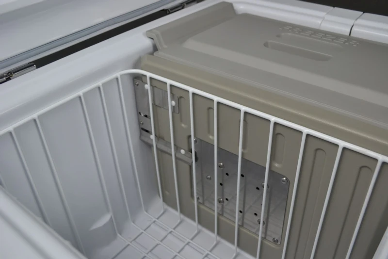 Engel MD60F-C dual-zone compressor koelbox - 57 liter Engel MD60F-C Dual-zone Compressor Koelbox - 57 Liter -Buiten Kamperen Winkel 1900 2849 md60fc umluftventilator detail