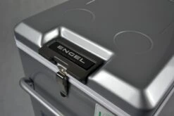 Engel MT45F-S Compressor Koelbox - 40 Liter -Buiten Kamperen Winkel 1900 2849 mt45fs verschluss detail