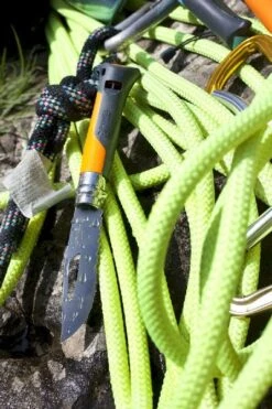 Opinel N°08 Outdoor Zakmes - Oranje 7 Opinel N°08 Outdoor Zakmes - Oranje -Buiten Kamperen Winkel 3123840015779 opinel outdoor 8 oranje sfeer1 resultaat