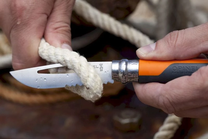 Opinel N°08 Outdoor zakmes - Oranje Opinel N°08 Outdoor Zakmes - Oranje -Buiten Kamperen Winkel 3123840015779 opinel outdoor 8 oranje sfeer3 resultaat