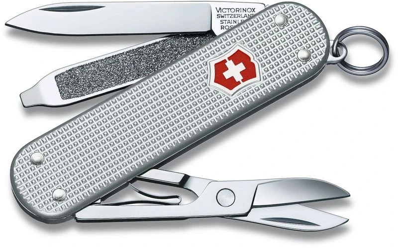 Victorinox Classic Alox zakmes - Zilver Victorinox Classic Alox Zakmes - Zilver -Buiten Kamperen Winkel 7611160013453 victorinox classic sd alox uitgeklapt resultaat
