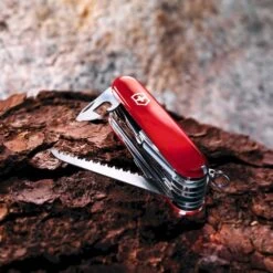 Victorinox Swiss Champ Zakmes - Rood -Buiten Kamperen Winkel 76111601000634 victorinox swiss champ rood sfeer resultaat