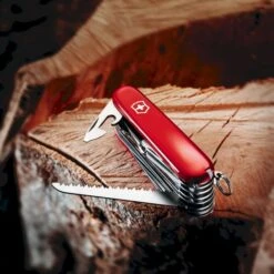 Victorinox Swiss Champ Zakmes - Rood -Buiten Kamperen Winkel 7611160100634 victorinox swiss champ rood sfeer 2 resultaat