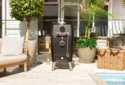 Everdure 4K Houtskool Barbecue Met Beschermhoes - Mat Zwart 6 Everdure 4K Houtskool Barbecue Met Beschermhoes - Mat Zwart -Buiten Kamperen Winkel 9312646033740 6 copy