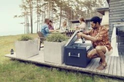 Dometic CFX3 75DZ Compressor Koelbox - 74 Liter -Buiten Kamperen Winkel dometic cfx3 bbq dinner friends drinks resultaat